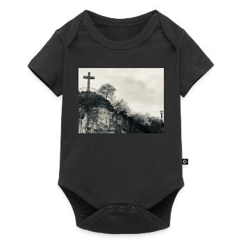 Stone Hill avec croix - Body à manches courtes Premium Bébé - noir - Devant