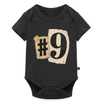 Zahl Neun Collage Typografie - Baby Premium Kurzarmbody - Schwarz - Vorne