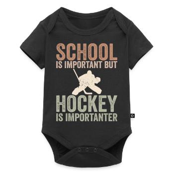 School is important but hockey is importanter - Body à manches courtes Premium Bébé - noir - Devant