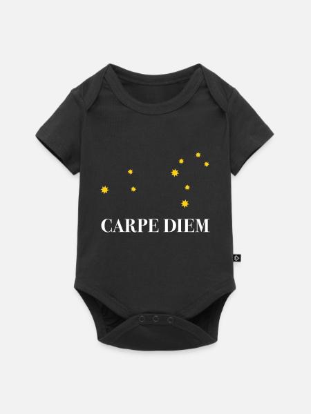 Carpe Diem nutze den Tag Sternbild Löwe Horoskop - Premium kortærmet baby-body  - sort