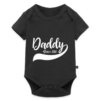 Papa Depuis 2018 - Body à manches courtes Premium Bébé - noir - Devant