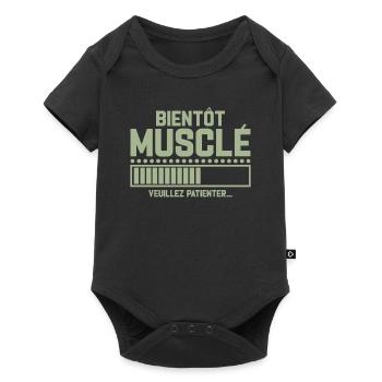 Bientôt Musclé Veuillez Patienter - Body à manches courtes Premium Bébé - noir - Devant
