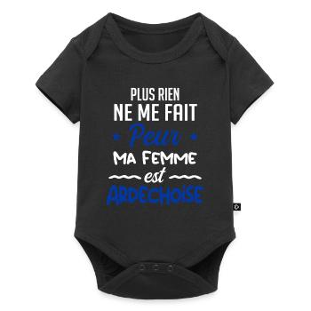 Rien ne me fait peur ma femme est Ardéchoise - Body à manches courtes Premium Bébé - noir - Devant