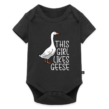 Une fille aime les oies, la faune, l'oiseau, - Body à manches courtes Premium Bébé - noir - Devant