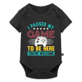 J’ai mis mon jeu en pause pour être ici, vous êtes les bienvenus - Body à manches courtes Premium Bébé - noir - Devant