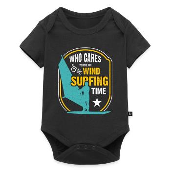 Windsurfing Who Cares You're On Extreme Sports - Baby Premium Kurzarmbody - Schwarz - Vorne
