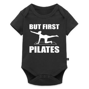 But First, Pilates - Baby Premium Kurzarmbody - Schwarz - Vorne