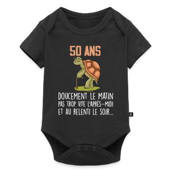 50 ans tortue anniversaire doucement vite ralenti - Body à manches courtes Premium Bébé - noir - Devant