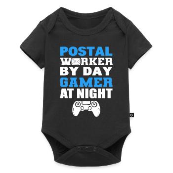 Postal Worker By Day Gamer At Night Postarbeiter - Baby Premium Kurzarmbody - Schwarz - Vorne