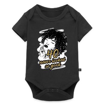 40 ans et irrésistiblement charmant - Body à manches courtes Premium Bébé - noir - Devant