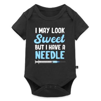 J’ai peut-être l’air mignonne, mais j’ai une aiguille - Body à manches courtes Premium Bébé - noir - Devant