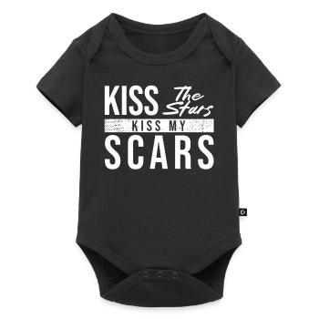 "Kiss the stars, kiss my scars" deine Geschichte - Baby Premium Kurzarmbody - Schwarz - Vorne