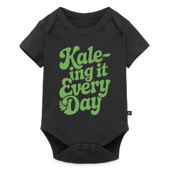Vegan Vegetarier Kale-ing It Jeden Tag - Baby Premium Kurzarmbody - Schwarz - Vorne