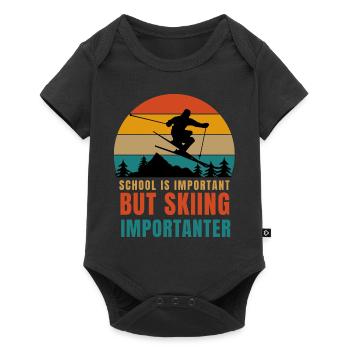 Schule ist wichtig, aber Skifahren wichtiger - Baby Premium Kurzarmbody - Schwarz - Vorne