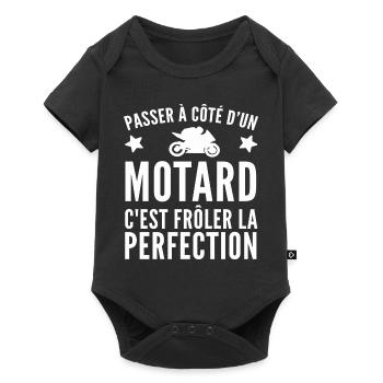 motard et perfection / cadeau humour motard - Body à manches courtes Premium Bébé - noir - Devant
