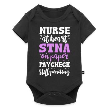 Nurse at heart STNA on paper Paycheck still - Baby Premium Kurzarmbody - Schwarz - Vorne