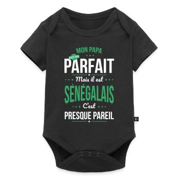 Mon papa n'est pas parfait - Sénégalais - Body à manches courtes Premium Bébé - noir - Devant
