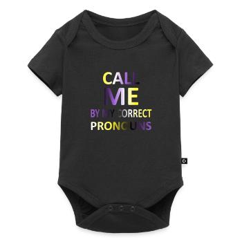Nennen Sie mich bei meinen korrekten Pronomen | Non Binary Flag - Baby Premium Kurzarmbody - Schwarz - Vorne