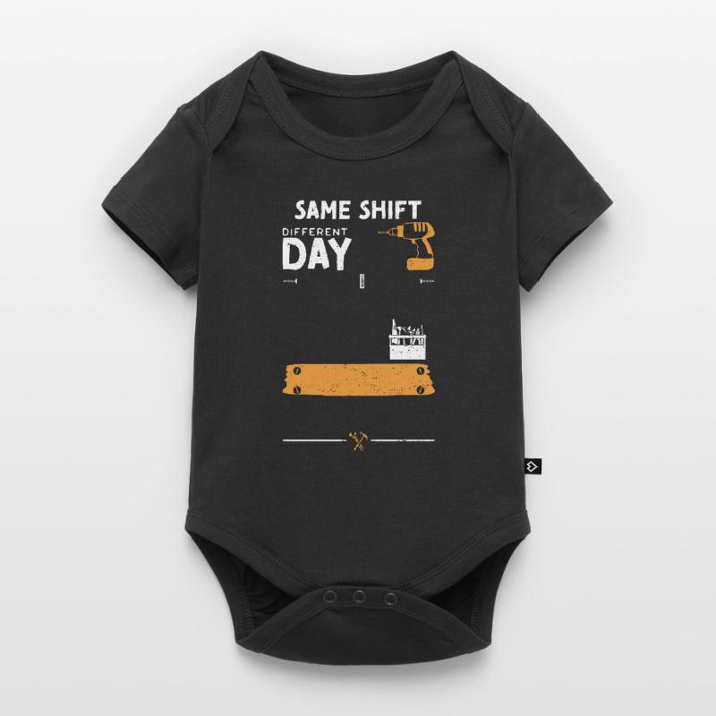 Same Shift Different Day Baby Premium Kurzarmbody