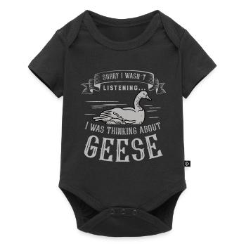 En pensant aux oies, jolies oies, oiseaux sauvages - Body à manches courtes Premium Bébé - noir - Devant