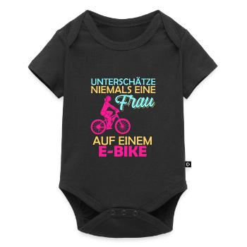 E-Bike Spruch Unterschätze nie eine Frau auf eBike - Baby Premium Kurzarmbody - Schwarz - Vorne