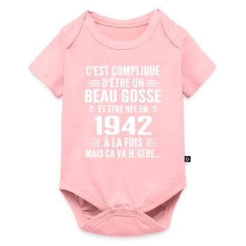 Toujours Beau Gosse 1942 Cadeau Anniversaire 1942 - Body à manches courtes Premium Bébé - rose - Devant
