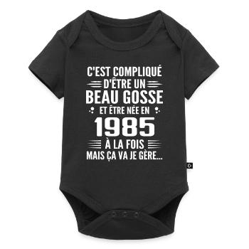 Forever Handsome 1985 Geburtstagsgeschenk 1985 - Baby Premium Kurzarmbody - Schwarz - Vorne