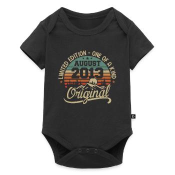 Août 2013 Cadeau D'anniversaire - Né en Août 2013 - Body à manches courtes Premium Bébé - noir - Devant