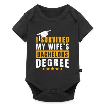 Überlebt Meine Frau hat einen Bachelor Abschluss - Baby Premium Kurzarmbody - Schwarz - Vorne