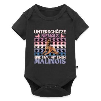 Malinois UNTERSCHÄTZE NIEMALS EINE FRAU MIT EINEM - Baby Premium Kurzarmbody - Schwarz - Vorne