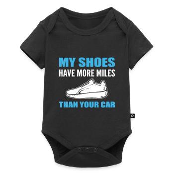 My Shoes Have More Miles Than Your Car Marathon - Baby Premium Kurzarmbody - Schwarz - Vorne