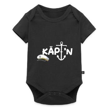 Käptn Kapitän Skipper Bootsführer Segelboot - Baby Premium Kurzarmbody - Schwarz - Vorne