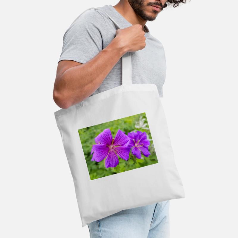 Geranium Brookside in german Storchschnäbel Tote Bag