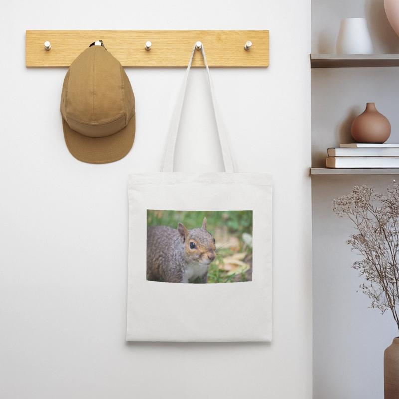Grey squirrel (in german Grauhörnchen) Sciurus Tote Bag