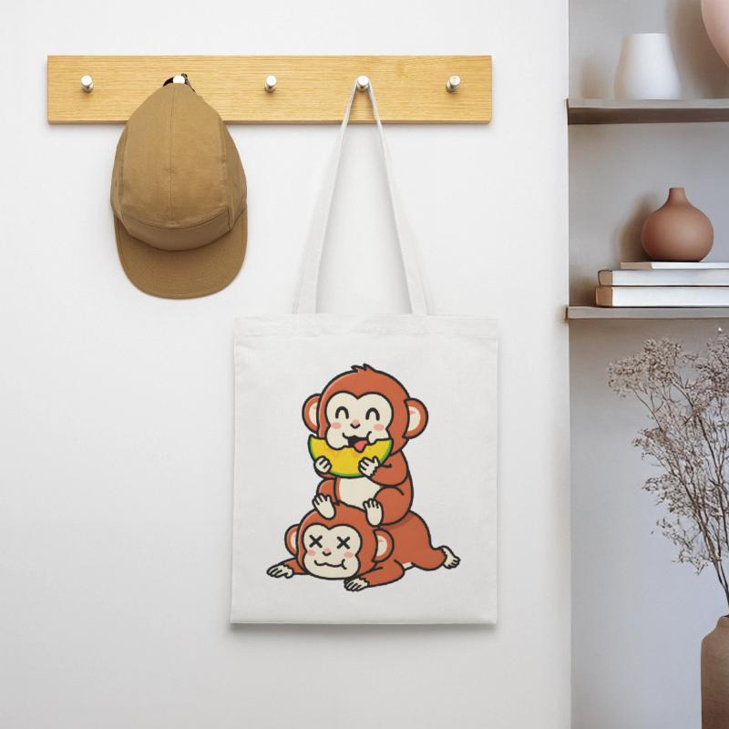 Singe espiègle mangeant de la pastèque sur un ami Sac en tissu