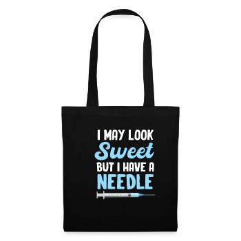 J’ai peut-être l’air mignonne, mais j’ai une aiguille - Sac en tissu - noir - Devant