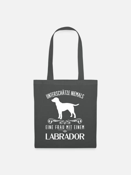 Unterschätze niemals eine Frau mit einem Labrador - Stoffbeutel - Graphite