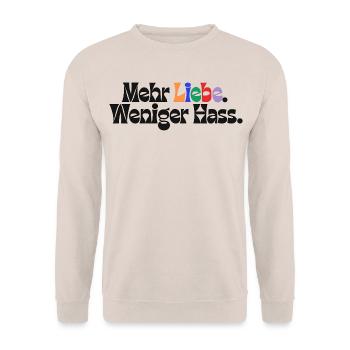 Mehr Liebe Weniger Hass outfit csd  Demokratie Fan - Unisex Pullover - Sand - Vorne - Alina (178cm) & Michal (187cm)