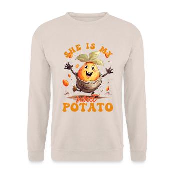 She Is My Sweet Potato Süßkartoffel Partner - Unisex Pullover - Sand - Vorne - Alina (178cm) & Michal (187cm)