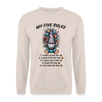 Fünf witzige Lebensregeln mit Gnom - Unisex Pullover - Sand - Vorne - Alina (178cm) & Michal (187cm)
