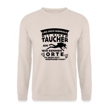 Taucher kennen Orte... - Unisex Pullover - Sand - Vorne - Alina (178cm) & Michal (187cm)