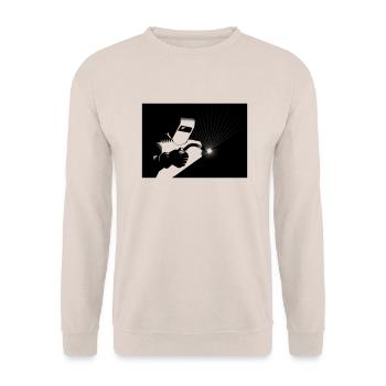 Schweisser bei der Arbeit - Unisex Pullover - Sand - Vorne - Alina (178cm) & Michal (187cm)