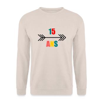 15 JAHRE. 15-jähriges Jubiläum. GEBURTSTAG 15 JAHRE. 15 - Unisex Pullover - Sand - Vorne - Alina (178cm) & Michal (187cm)