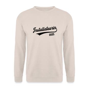 Installateurin 2025 Beruf Installateur Klempnerin - Unisex Pullover - Sand - Vorne - Alina (178cm) & Michal (187cm)