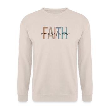 Christlicher Spruch Faith Over Fear Christ Modern - Unisex Pullover - Sand - Vorne - Alina (178cm) & Michal (187cm)