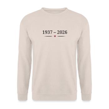 1937–2026 In Gedenken - Unisex Pullover - Sand - Vorne - Alina (178cm) & Michal (187cm)