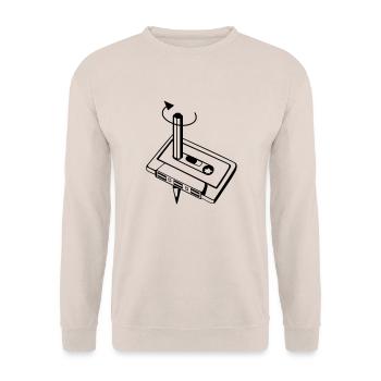 Kassette "Spul doch mal zurück" - Unisex Pullover - Sand - Vorne - Alina (178cm) & Michal (187cm)