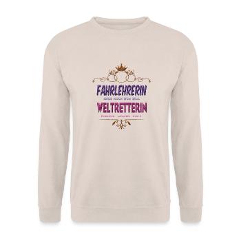 Fahrlehrerin Weltretterin - Unisex Pullover - Sand - Vorne - Alina (178cm) & Michal (187cm)