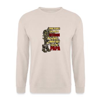 Veteran Papa Vater Army Vatertag Soldat Geschenk - Unisex Pullover - Sand - Vorne - Alina (178cm) & Michal (187cm)
