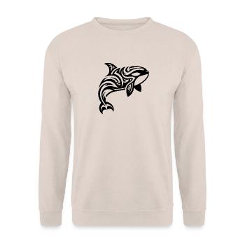 Orca Tribal Tattoo Style springt aus dem Wasser - Unisex Pullover - Sand - Vorne - Alina (178cm) & Michal (187cm)